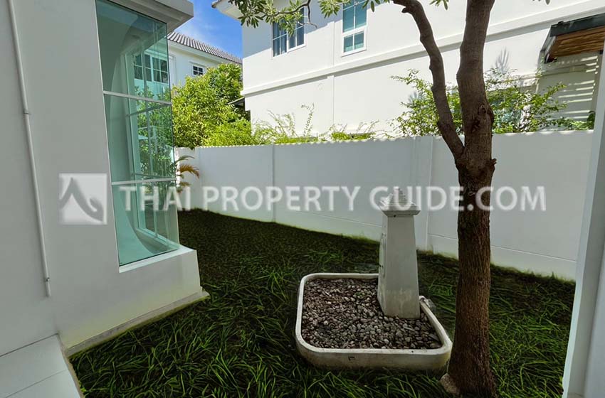 House with Shared Pool in Bangnatrad 